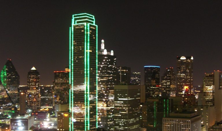 Dallas_Texas_Skyline_bei_Nacht2