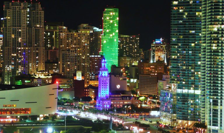 Biscayne_Boulevard_night_20101202-2