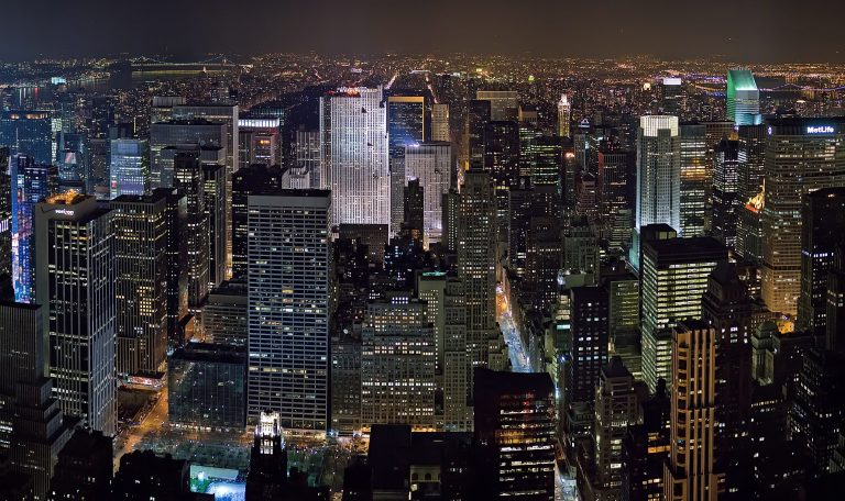 New_York_Midtown_Skyline_at_night_-_Jan_2006_edit1